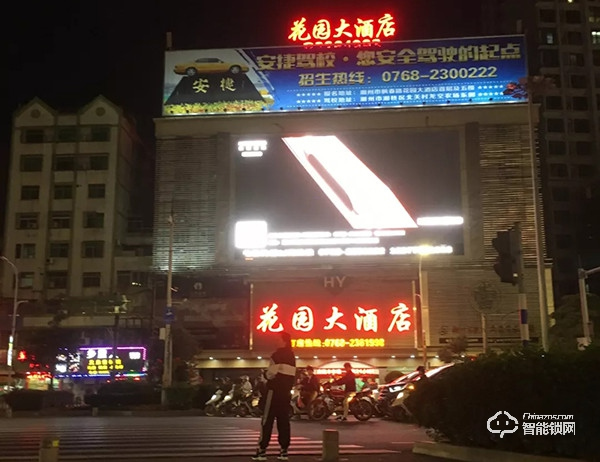 引爆千萬級(jí)流量|皇家金盾智能鎖戶外廣告霸屏潮州市 引爆千萬級(jí)流量|皇家金盾智能鎖戶外廣告霸屏潮州市