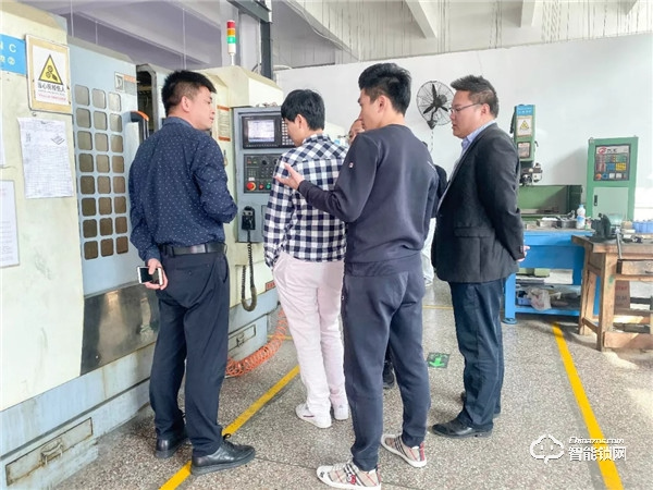 浙江瓏首房地產(chǎn)團(tuán)隊(duì)蒞臨皇家金盾智能鎖參觀交流 浙江瓏首房地產(chǎn)團(tuán)隊(duì)蒞臨皇家金盾智能鎖參觀交流