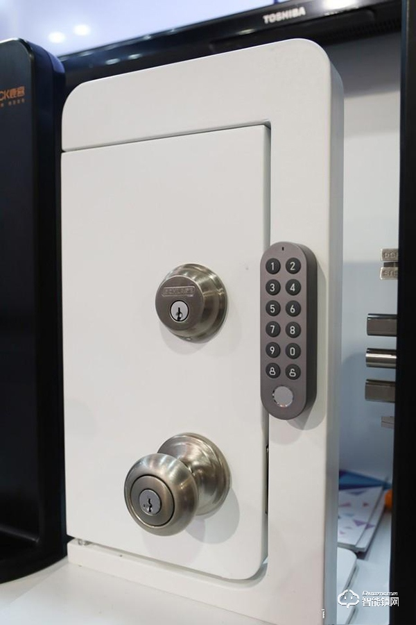 CES鹿客秀:新門鎖似保險箱 智能貓眼大屏震撼 CES鹿客秀:新門鎖似保險箱 智能貓眼大屏震撼