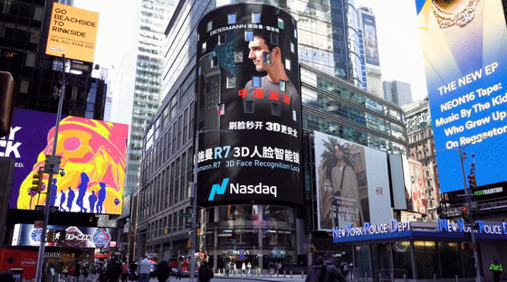 德施曼R7“刷臉”紐約時代廣場:向世界發聲,中國加油! 德施曼R7“刷臉”紐約時代廣場:向世界發聲,中國加油!