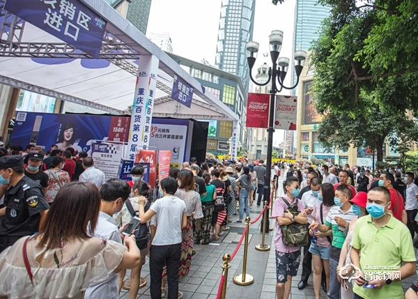 重慶百貨電器618大賣！解放碑上演萬人排隊(duì)搶購因碩智能鎖！