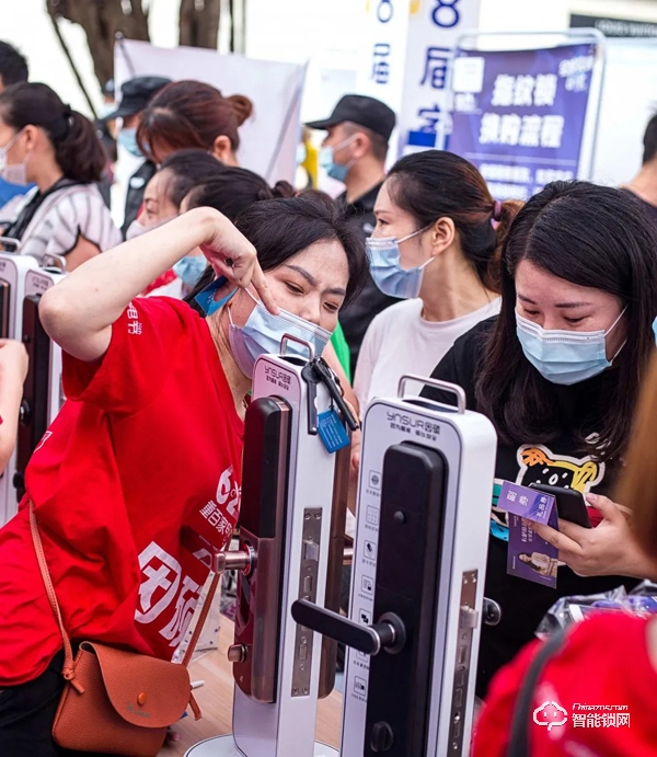 重慶百貨電器618大賣！解放碑上演萬人排隊(duì)搶購因碩智能鎖！