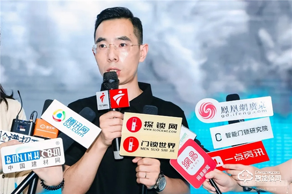 凱迪仕新品3D人臉識別智能鎖建博會震撼發布,強勢引導行業新風向 凱迪仕新品3D人臉識別智能鎖建博會震撼發布,強勢引導行業新風向