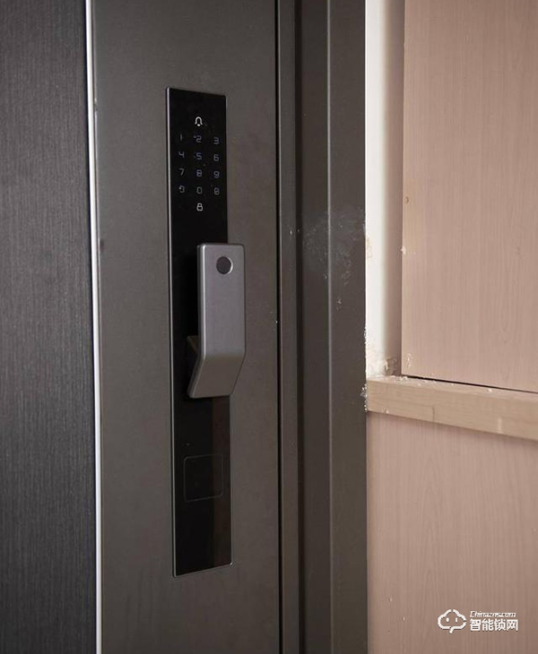 一個門重85KG，小米有品上架，嵌入式智能鎖，自帶10寸屏