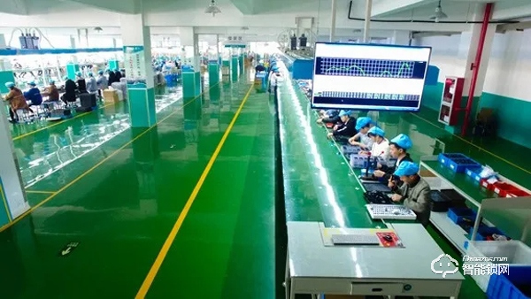 超人鳳凰涅槃，浴火重生。在疫情當下經歷困難，一切謠言止于現