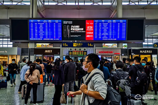 德施曼麒麟R8“刷臉”亮相各大機場高鐵站,二代3D人臉智能鎖迅速引爆中高端市場! 德施曼麒麟R8“刷臉”亮相各大機場高鐵站,二代3D人臉智能鎖迅速引爆中高端市場!