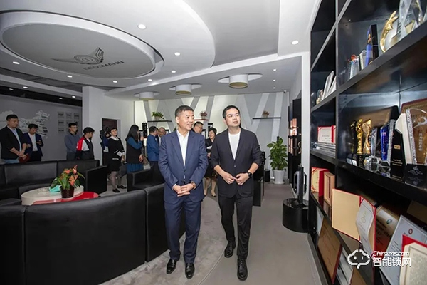 杭州市濱江區區委書記王敏帶隊調研德施曼，強調政企聯動，共同打造濱江智能鎖百億產業