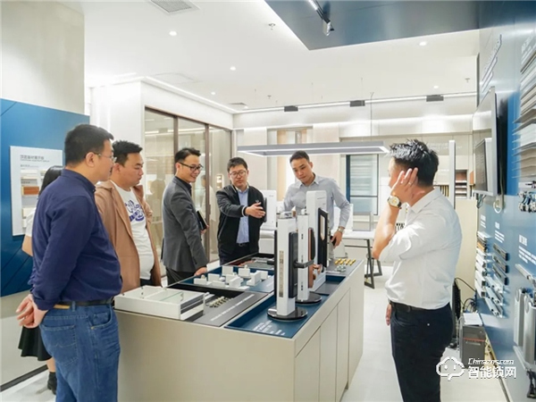 強強聯合,共創輝煌 | 龍湖地產高層到訪頂固,共謀未來深度發展 強強聯合,共創輝煌 | 龍湖地產高層到訪頂固,共謀未來深度發展