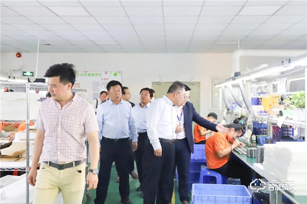 寧夏海原縣縣委領導一行參觀考察皇家金盾人臉鎖生產基地