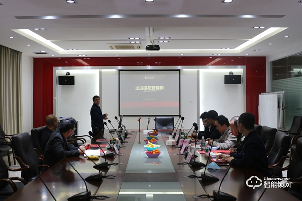 財信地產集團領導一行蒞臨櫻花智能鎖參觀考察 財信地產集團領導一行蒞臨櫻花智能鎖參觀考察