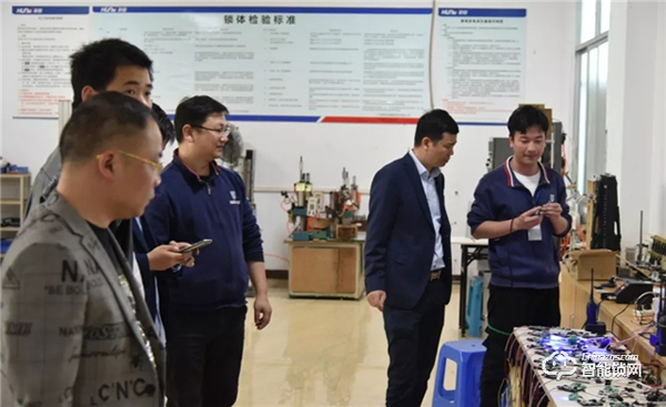 初到科技領(lǐng)導(dǎo)一行蒞臨科裕智能鎖參觀交流