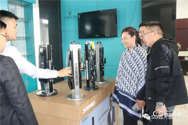 河南省房地產招標采購協會走進超人參觀考察 河南省房地產招標采購協會走進超人參觀考察