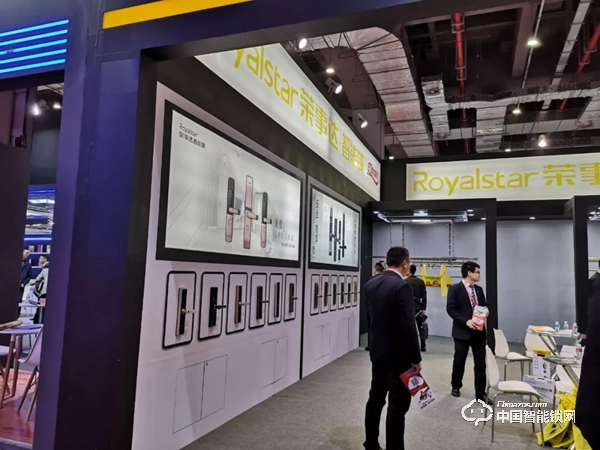 近百個智能鎖品牌上海建博會爭奇斗艷，這些新技術和黑科技成關注焦點