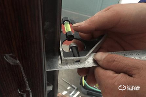 智能鎖怎么安裝 智能鎖安裝步驟