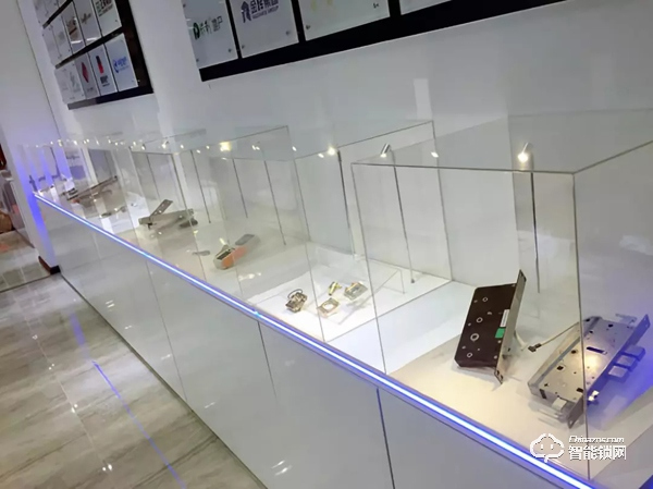 堅朗海貝斯用心打磨產品、皇家金盾年產能達40萬、銳吉將攜多款魔鏡亮相建博會