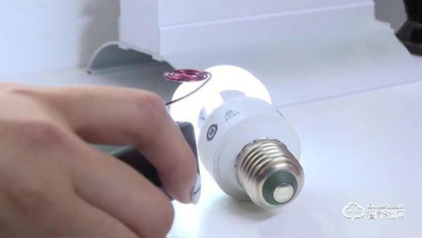 數千元買的智能鎖變“智障鎖” “有家難回”真鬧心 數千元買的智能鎖變“智障鎖” “有家難回”真鬧心