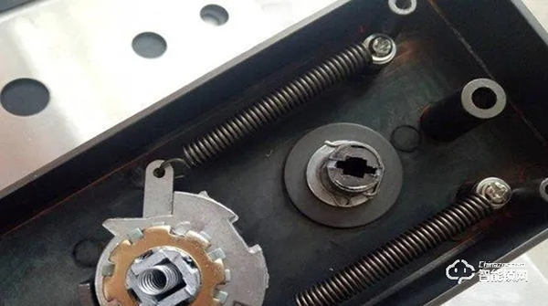 南方雨水頻發，家用智能鎖如何做好防水？