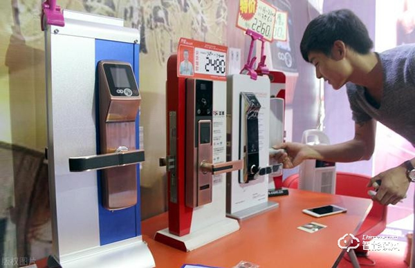 智能門(mén)鎖怎么選？別聽(tīng)導(dǎo)購(gòu)忽悠，關(guān)注這幾個(gè)方面就夠了！