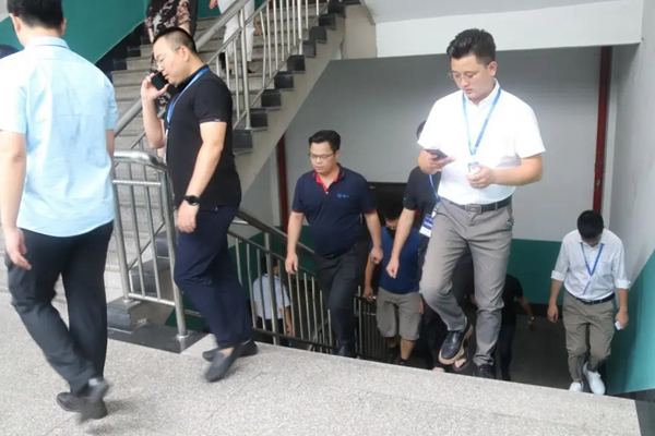 “隱貴房企”升龍集團蒞臨超人科技參觀考察