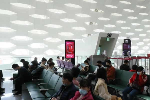 近百個登機口指示牌全覆蓋，凱迪仕新春加碼投放，持續霸屏深圳機場！