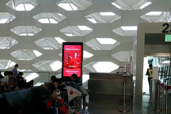 近百個登機口指示牌全覆蓋，凱迪仕新春加碼投放，持續霸屏深圳機場！