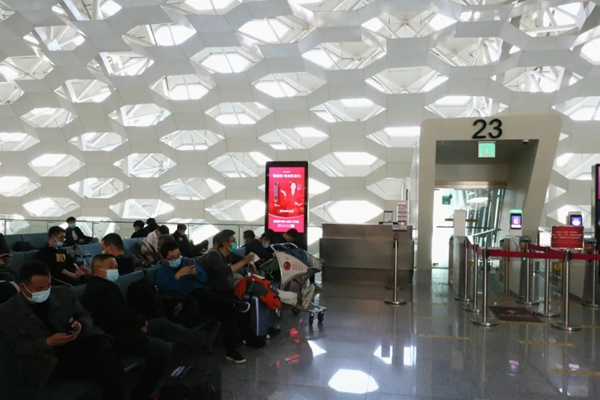 近百個登機口指示牌全覆蓋，凱迪仕新春加碼投放，持續霸屏深圳機場！