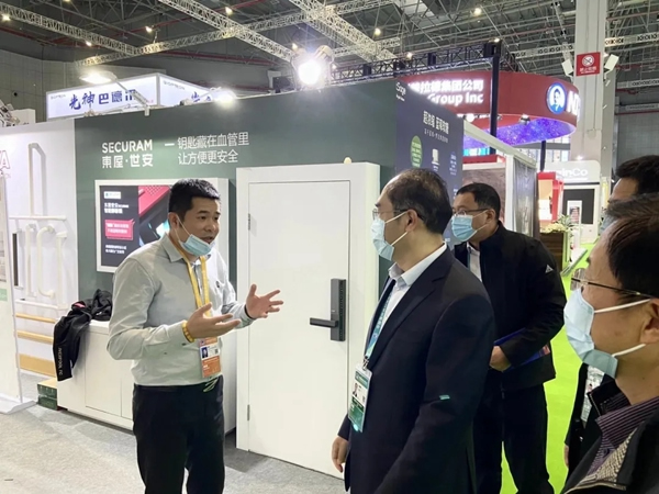 2020進博會：東屋高安全靜脈鎖再現(xiàn)新魅力