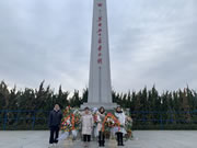 中國揚子智能家居集團組織黨員干部和全體職工赴鏡園洪源廣場舉行“12.13”國家公祭日紀念活動