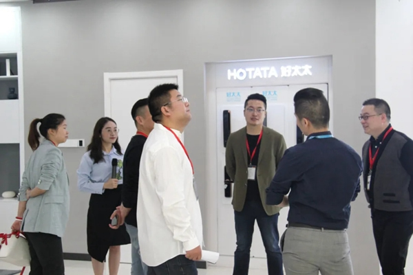 吳曉波策劃：《新國貨》圖書創(chuàng)作團(tuán)隊(duì)深度走訪好太太