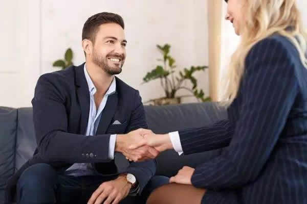 指紋鎖銷售多用數(shù)字說話，客戶才更信賴你 俗話說的好，擺事實(shí)、列數(shù)字，觀點(diǎn)才會更有力量。這就好像某某人吹噓自己多么多么有錢，但“有錢”只是個(gè)模糊的概念，是沒有辦法說服別人的。但如果把…