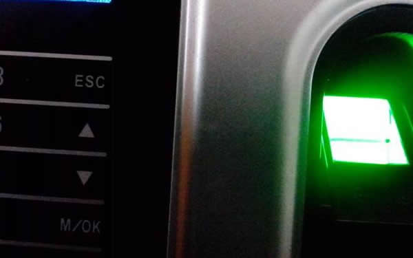 按了十多次指紋，終于打開(kāi)了門，該換智能鎖了啊