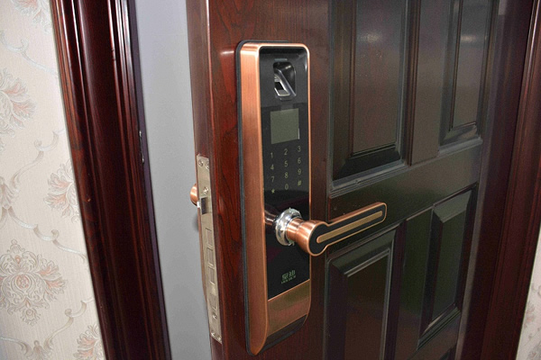 智能門鎖加盟該怎么選擇廠商？五年老經(jīng)銷說了這三點(diǎn)
