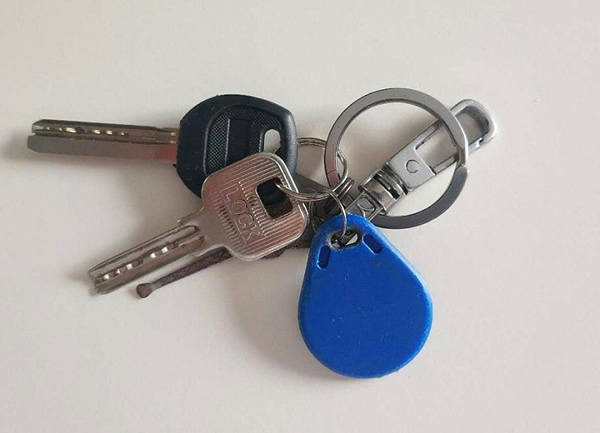 網上說小偷一分鐘打開指紋鎖，我還要不要買？