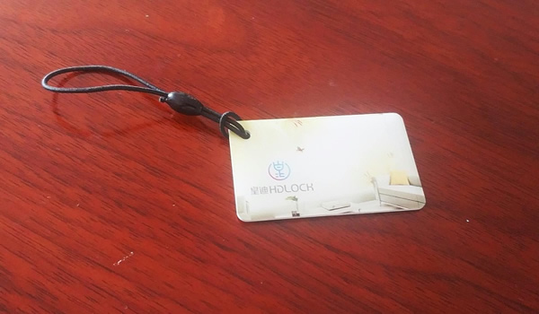 為了防止物品被偷，供電所洗手間裝上了指紋鎖