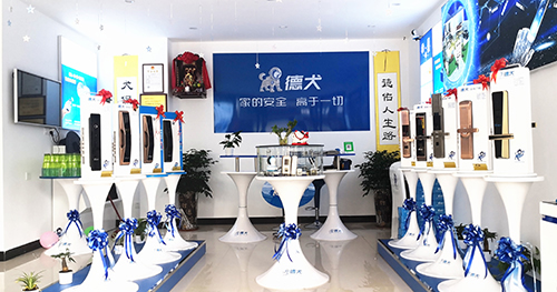 德犬體驗(yàn)店成功案例：年輕人創(chuàng)業(yè)選擇比努力更重要！