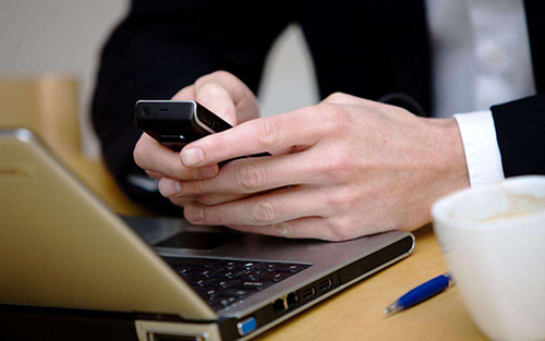 手機門鎖關(guān)鍵時刻保平安 德犬帶給你向往的安全生活！