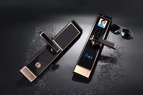 德犬發(fā)布多款新品智能鎖，人臉掌紋智能鎖堪稱黑科技