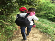 頂固安全門鎖：溫暖的背影，蘊含滿滿的愛