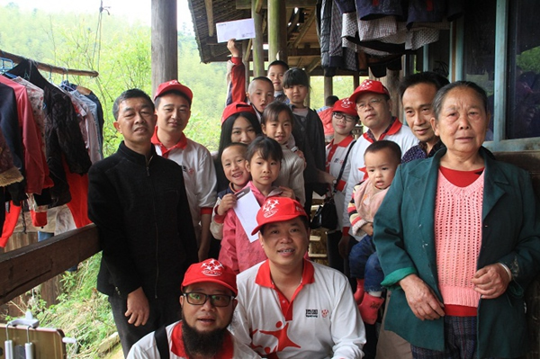 頂固義工團凝聚愛心力量，為貧困學子送溫暖！