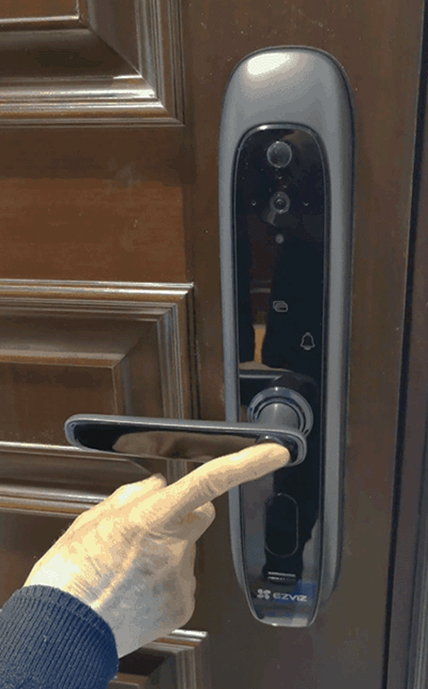 螢石智能家居:智能鎖、監(jiān)控、門鈴三合一的可視門鎖體驗