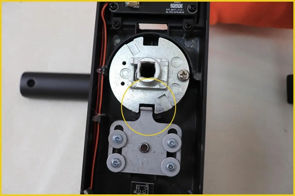 顏值超群，內在有料！行業權威媒體拆機測評KUB-KX9智能鎖!