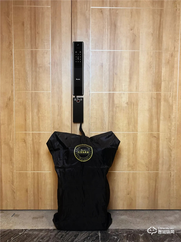 新規(guī)出臺，快遞必須送上門！可以收快遞的人臉識別鎖來了！