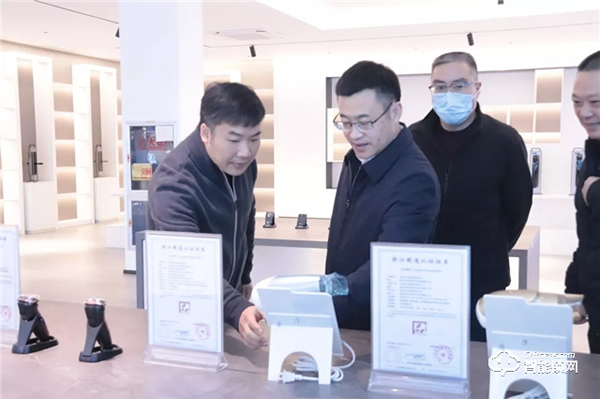 市委書記新年“三服務”首訪超人,勉勵企業堅定信心乘勢而上,搶機遇抓發展 市委書記新年“三服務”首訪超人,勉勵企業堅定信心乘勢而上,搶機遇抓發展