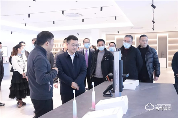 市委書記新年“三服務”首訪超人,勉勵企業堅定信心乘勢而上,搶機遇抓發展 市委書記新年“三服務”首訪超人,勉勵企業堅定信心乘勢而上,搶機遇抓發展