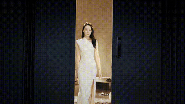 她來了！德施曼智能鎖代言人——迪麗熱巴 ！