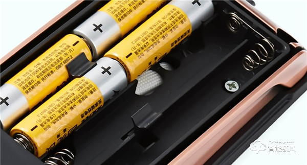 十一假期歸來,智能鎖沒電了該怎么辦?揚子智能鎖教你3秒解決! 十一假期歸來,智能鎖沒電了該怎么辦?揚子智能鎖教你3秒解決!