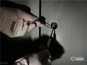 【皇家金盾人臉鎖知識(shí)小課堂】裝智能鎖時(shí)天地鉤到底有沒(méi)有必要裝?