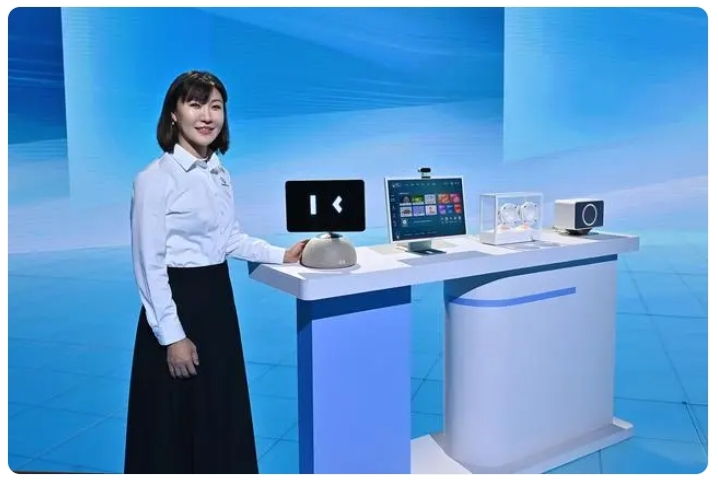 小度添添家庭機(jī)器人發(fā)布:全面接入文心一言大模型,售價(jià)4599元 小度添添家庭機(jī)器人發(fā)布:全面接入文心一言大模型,售價(jià)4599元