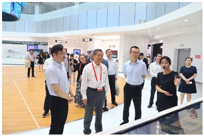 中國工程院院士袁亮一行蒞臨星網銳捷調研指導 中國工程院院士袁亮一行蒞臨星網銳捷調研指導