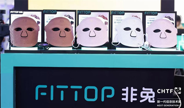 沉浸式體驗(yàn)高交會IT展上的各類智能終端設(shè)備